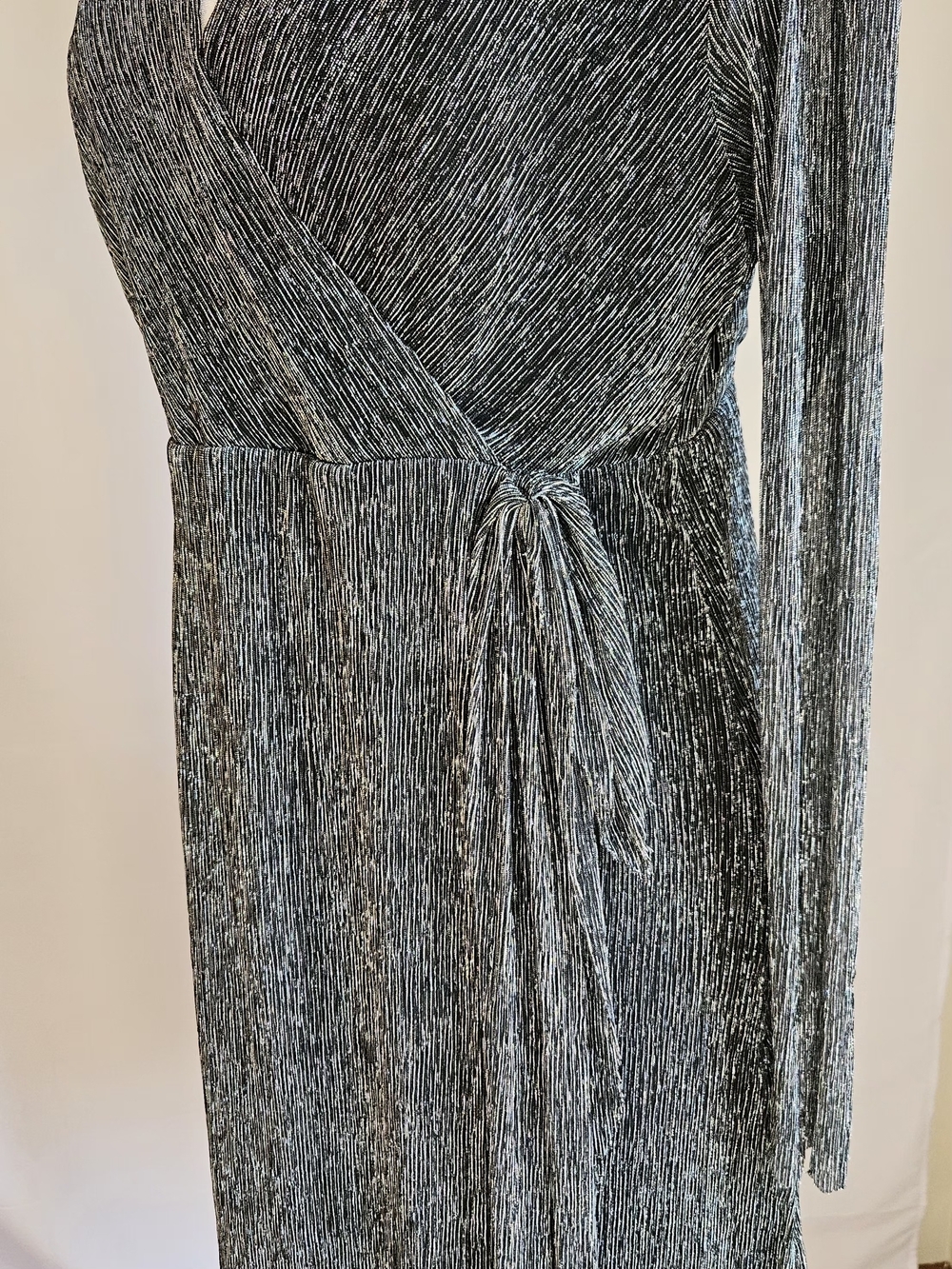 Serra Metallic Silver Plisse Long Sleeve Wrap Dress NWT Size Small - Picture 10 of 16